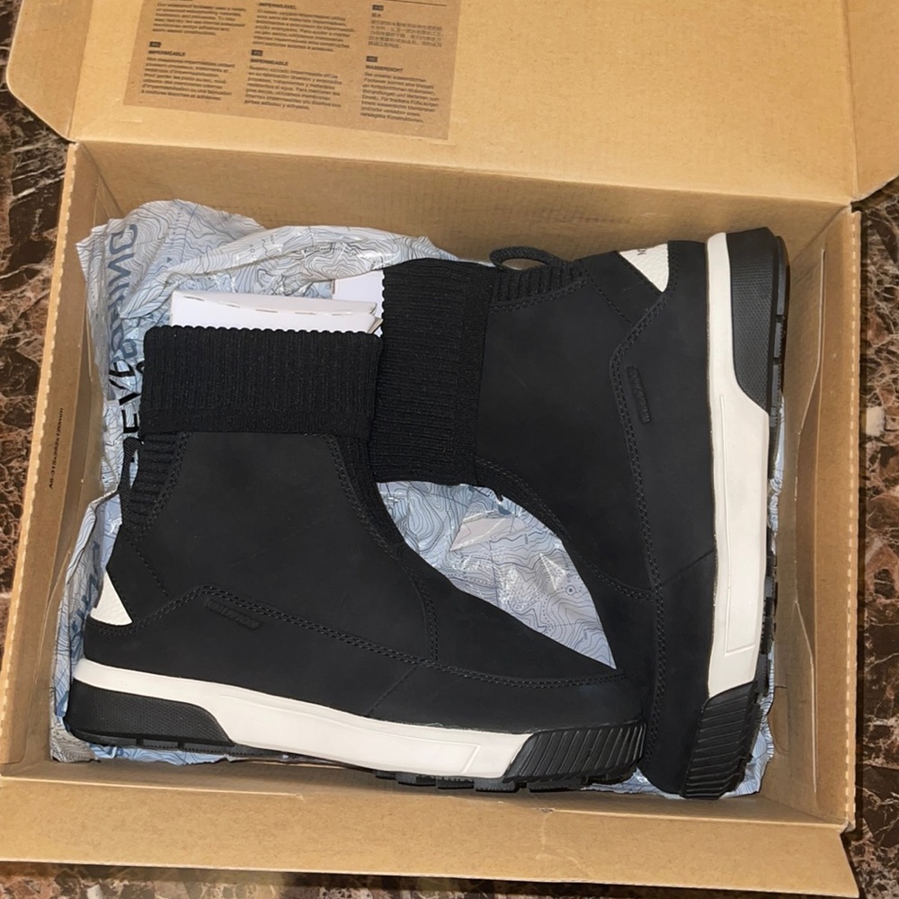 The North Face sierra knit women’s boots